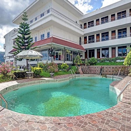 Oyo 90028 Hotel Victory Бату Екстериор снимка