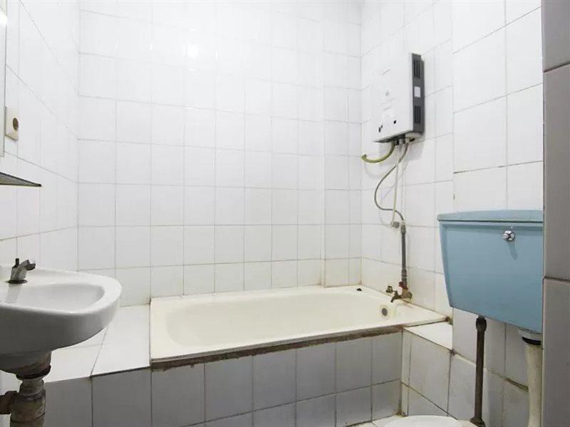 Oyo 90028 Hotel Victory Бату Екстериор снимка