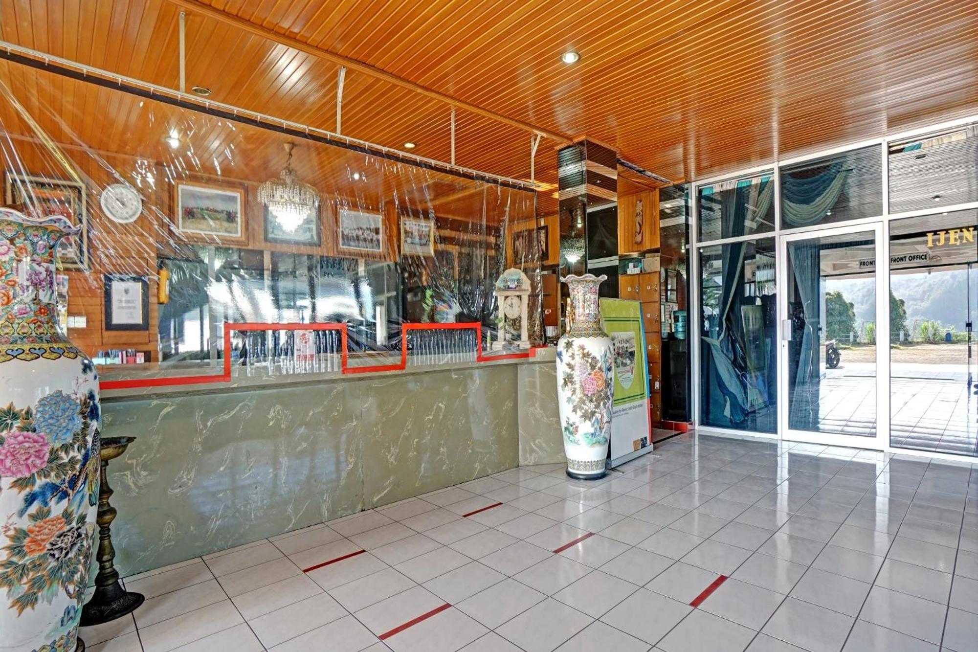 Oyo 90028 Hotel Victory Бату Екстериор снимка
