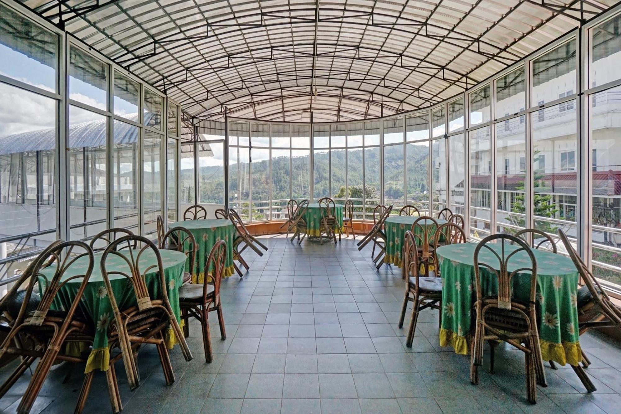 Oyo 90028 Hotel Victory Бату Екстериор снимка